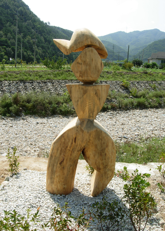 마을 주민이 제작한 조각품