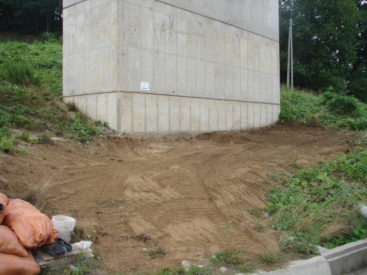 벌써 지어지기 전에 재활용 자루들이 보이죠 얼마나 사업이 필요한 것인지 실감되실겁니다.