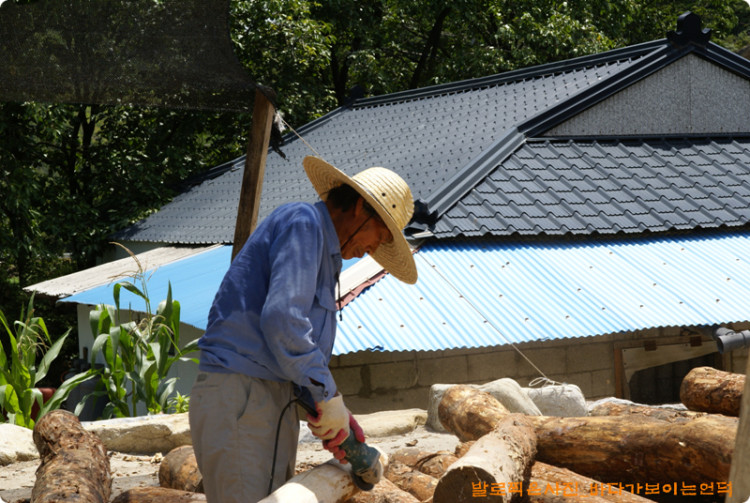 더위도 잊은채 작업에 열중입니다. 