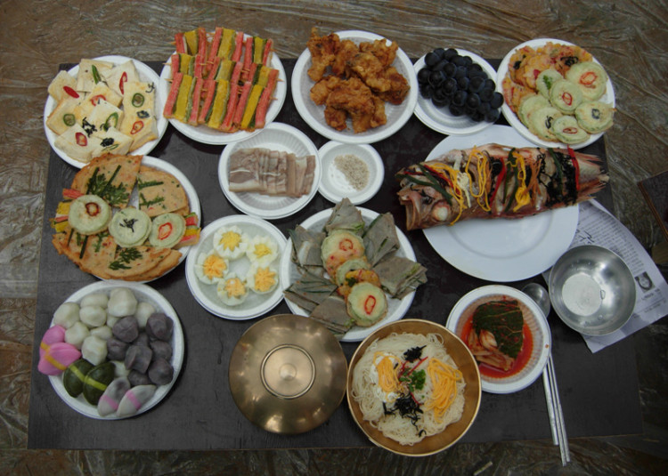 잘 차려진 질음식