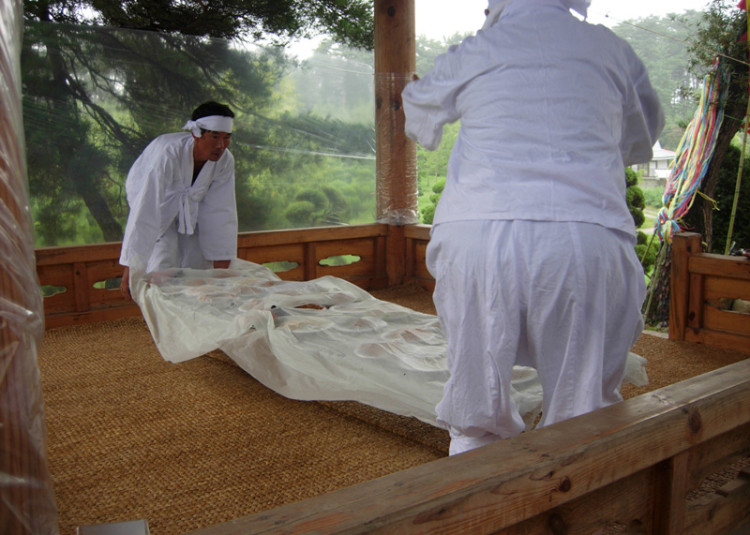 질음식으로 준비된 점심