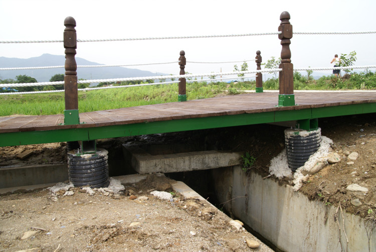 추가 마무리 작업이 필요합니다. 일반적으로 업체들은 여기서 공사를 마무리하는 경향이 있습니다.