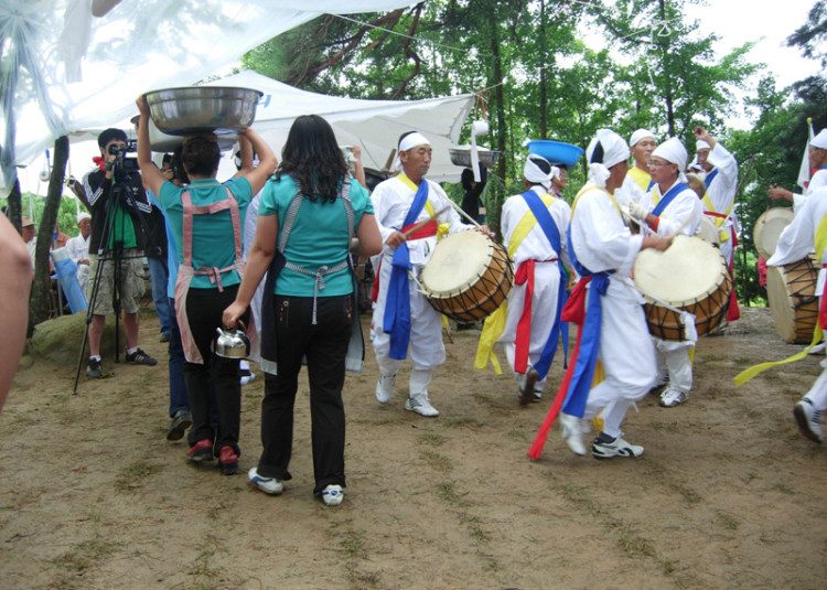 풍물패와 함깨하는 질문화 재연