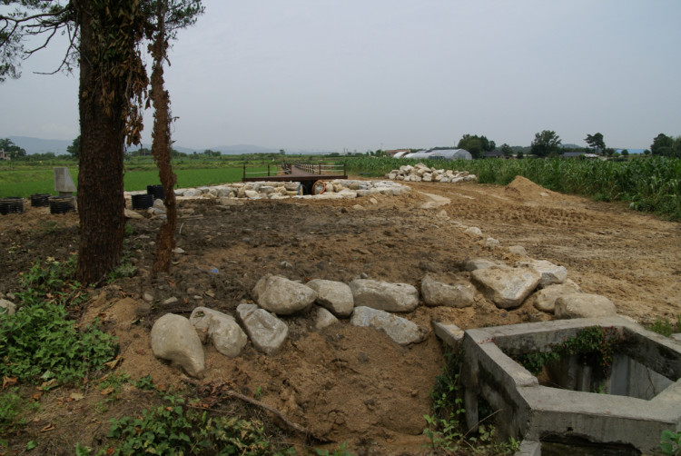 생활하수가 내려오던 부분을 막어 유입수를 차단했습니다. 