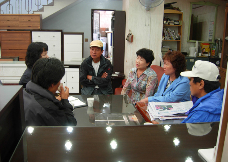 주민들의 의견을 들어보고...